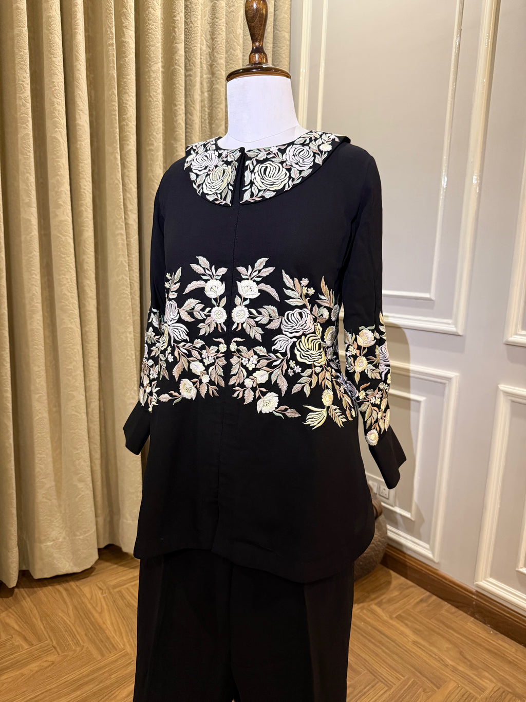 Gul - Contrast embroidery co-ord set