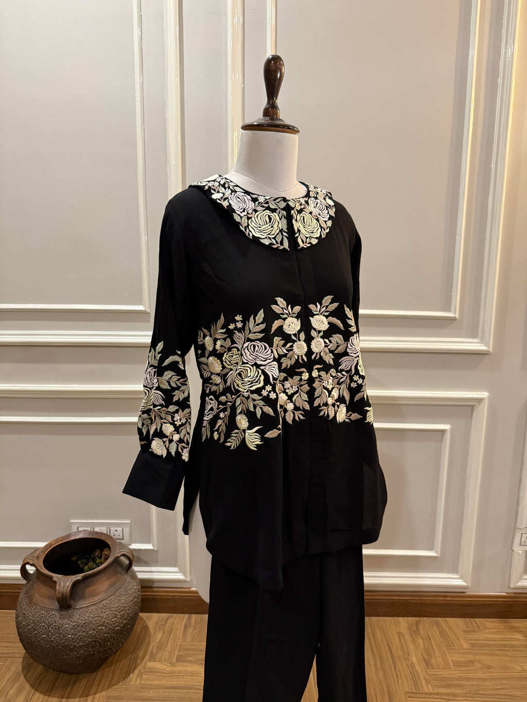 Gul - Contrast embroidery co-ord set